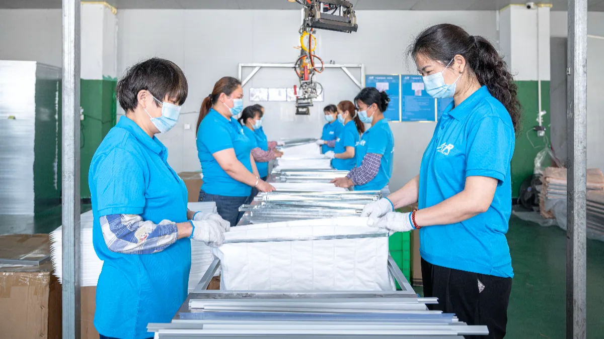 Air filter bags on the manufacturing line at an Airy facility